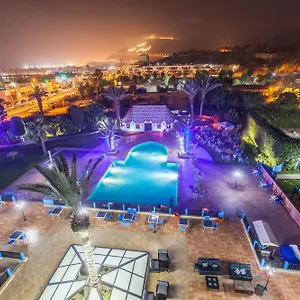 4* מלון Oasis &